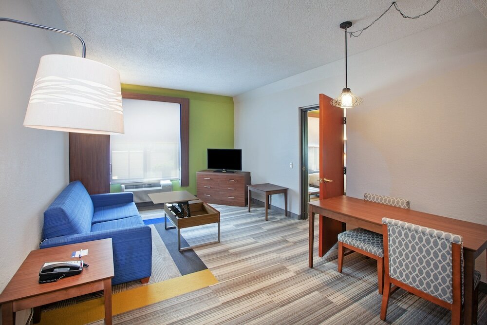 Фото Holiday Inn Express & Suites Houston - Memorial Park Area, an Ihg Hotel