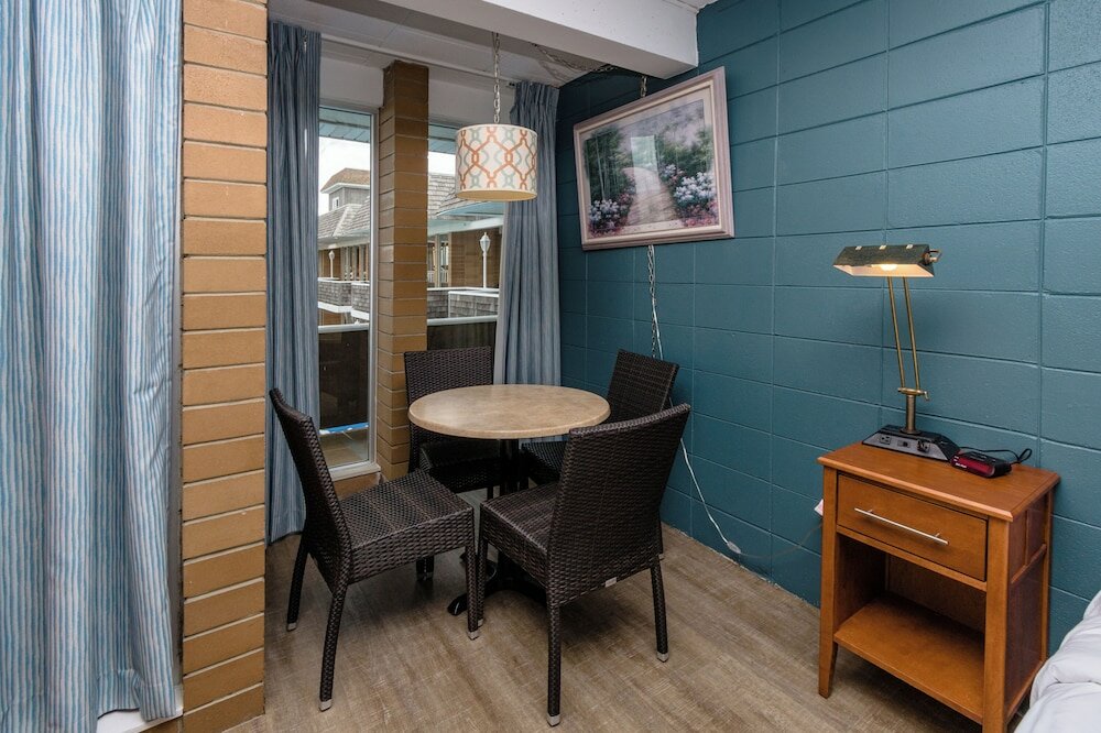 Фото Charlroy Motel