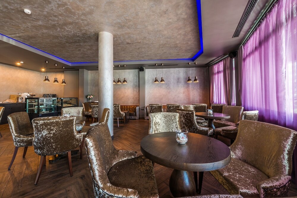 Фото All Seasons Residence Hotel