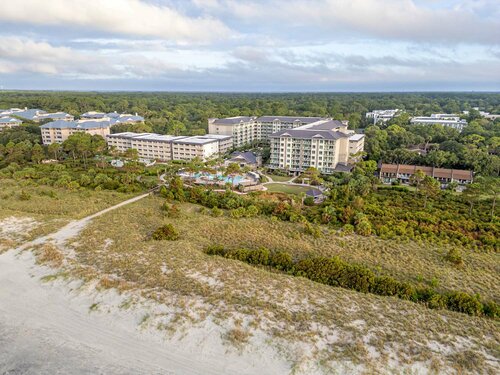 Внешний вид отеля Hilton Grand Vacations Club Ocean Oak Resort Hilton Head в Хилтон-Хед-Айленде, фото 4