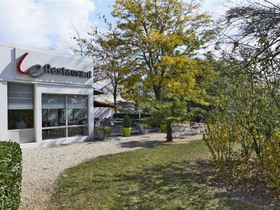 Фото Campanile Lyon Nord