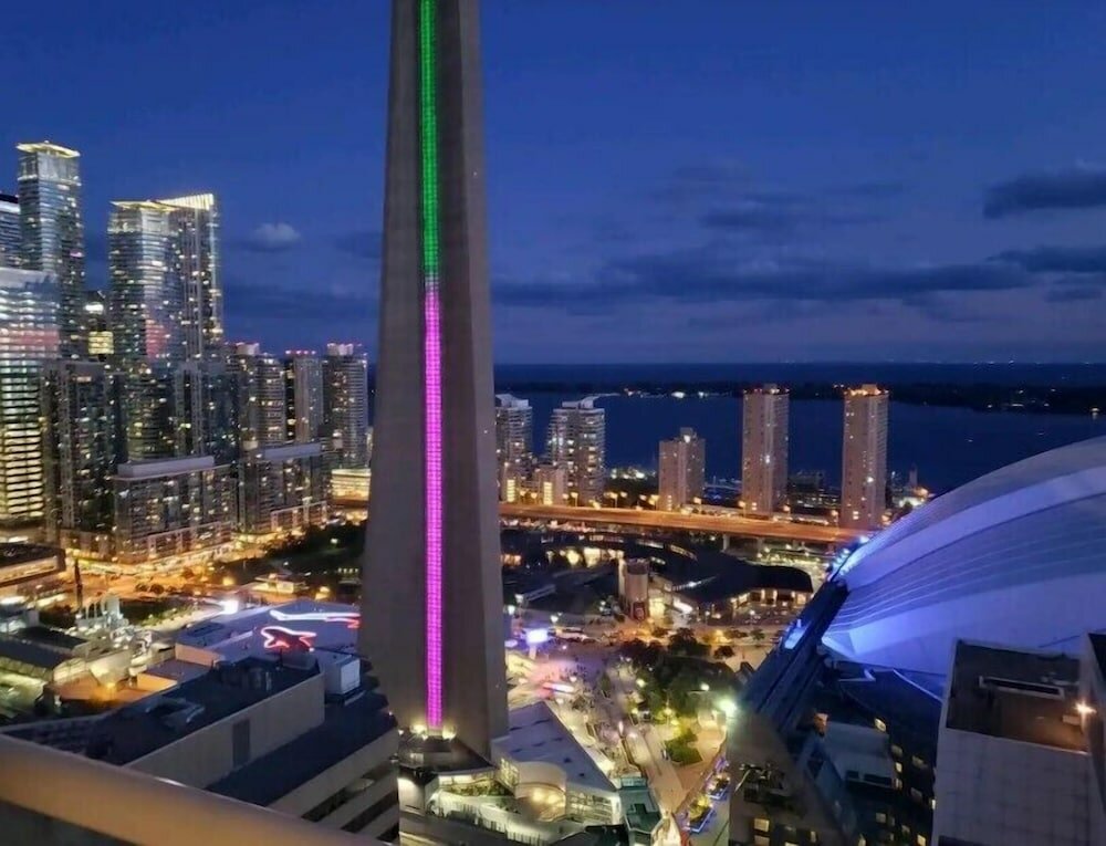Фото Life Suites Loft - Cn Tower