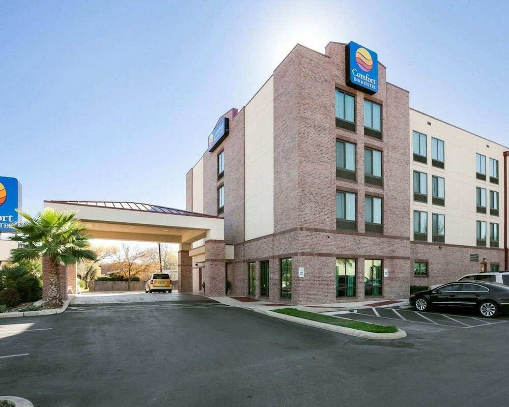 Фото Comfort Inn & Suites Airport