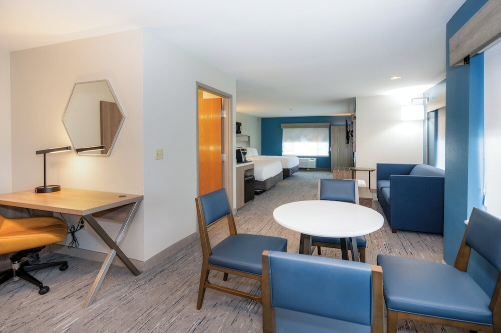 Фото Holiday Inn Express Hotel & Suites Chanhassen, an Ihg Hotel