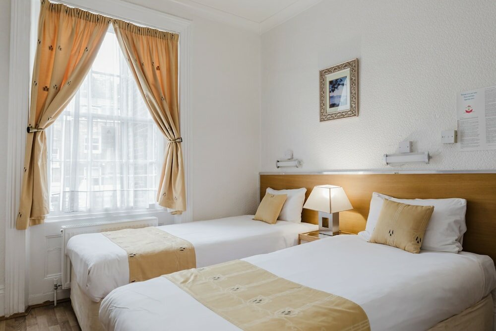 Фото Falcon Hotel