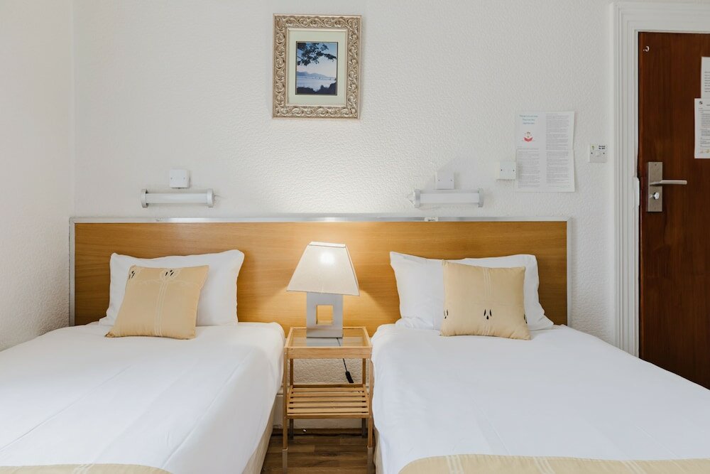 Фото Falcon Hotel