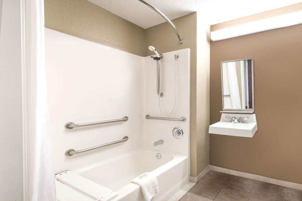 Фото Microtel Inn & Suites by Wyndham Dickinson