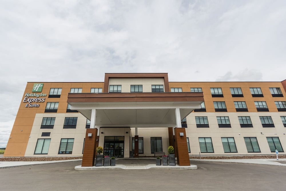 Фото Holiday Inn Express & Suites Edmonton N - St. Albert, an Ihg Hotel