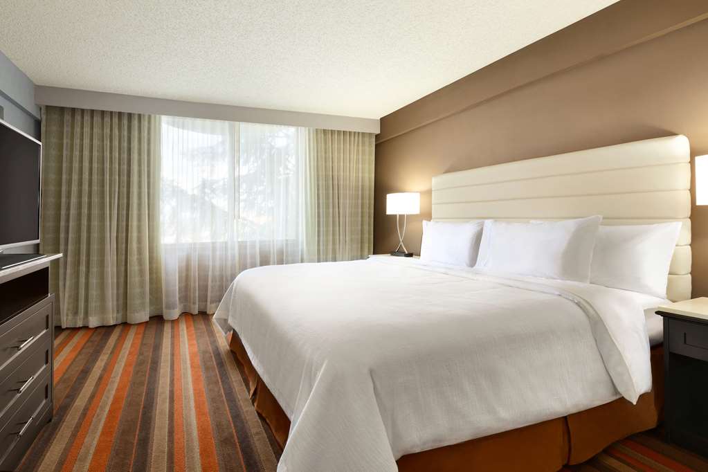 Фото Embassy Suites by Hilton Oklahoma City Will Rogers Airport