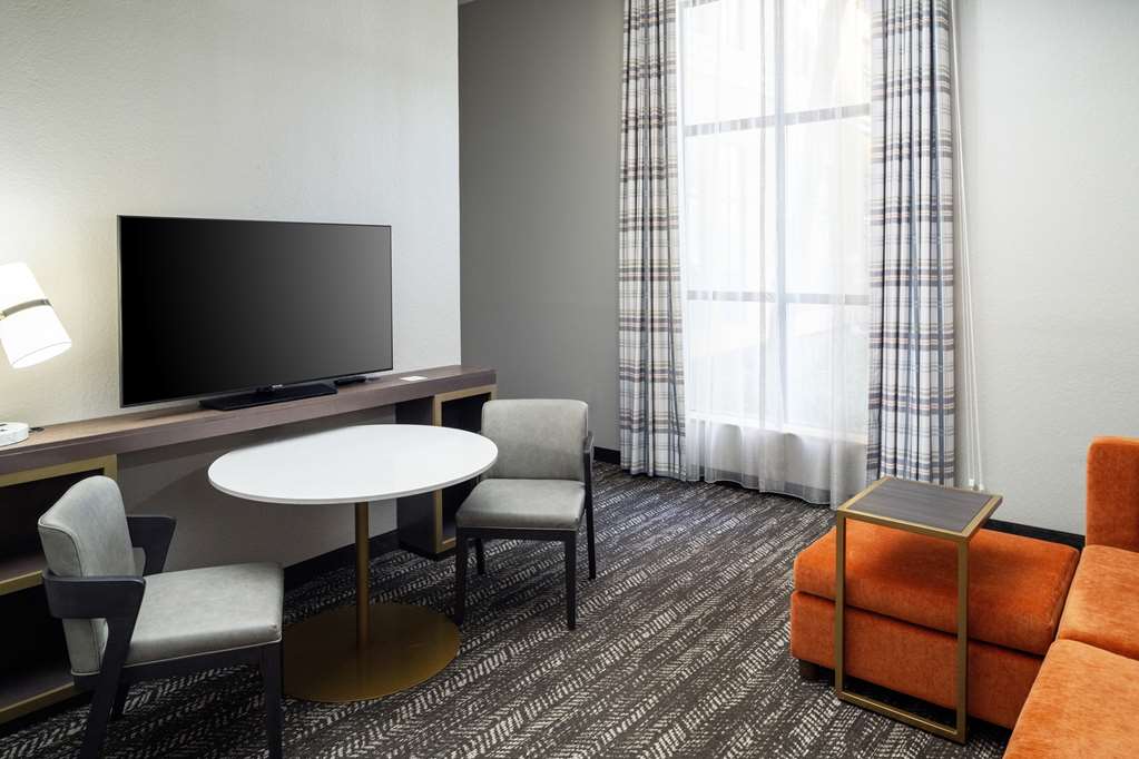 Фото Embassy Suites by Hilton Orlando North