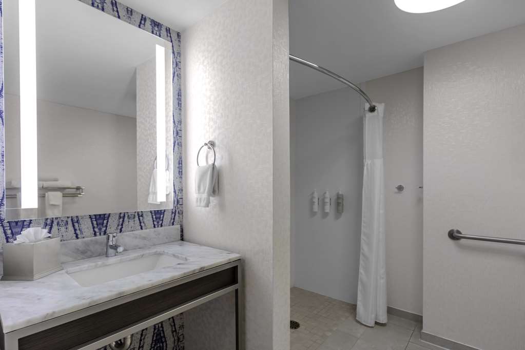 Фото Hilton Garden Inn Freeport Downtown