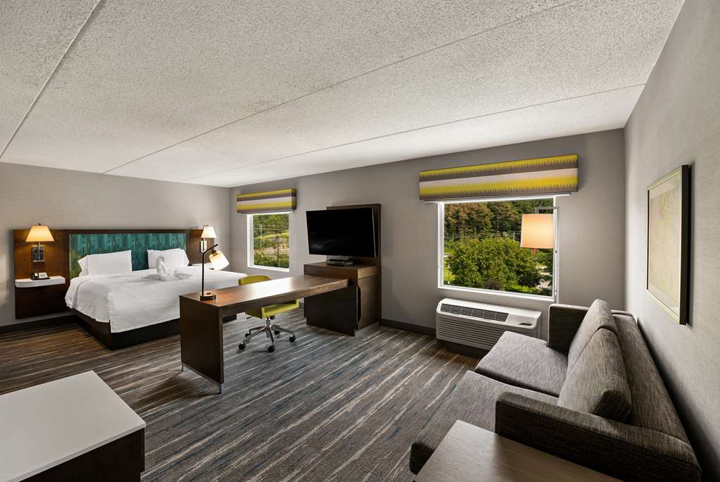 Фото Hampton Inn & Suites Poughkeepsie