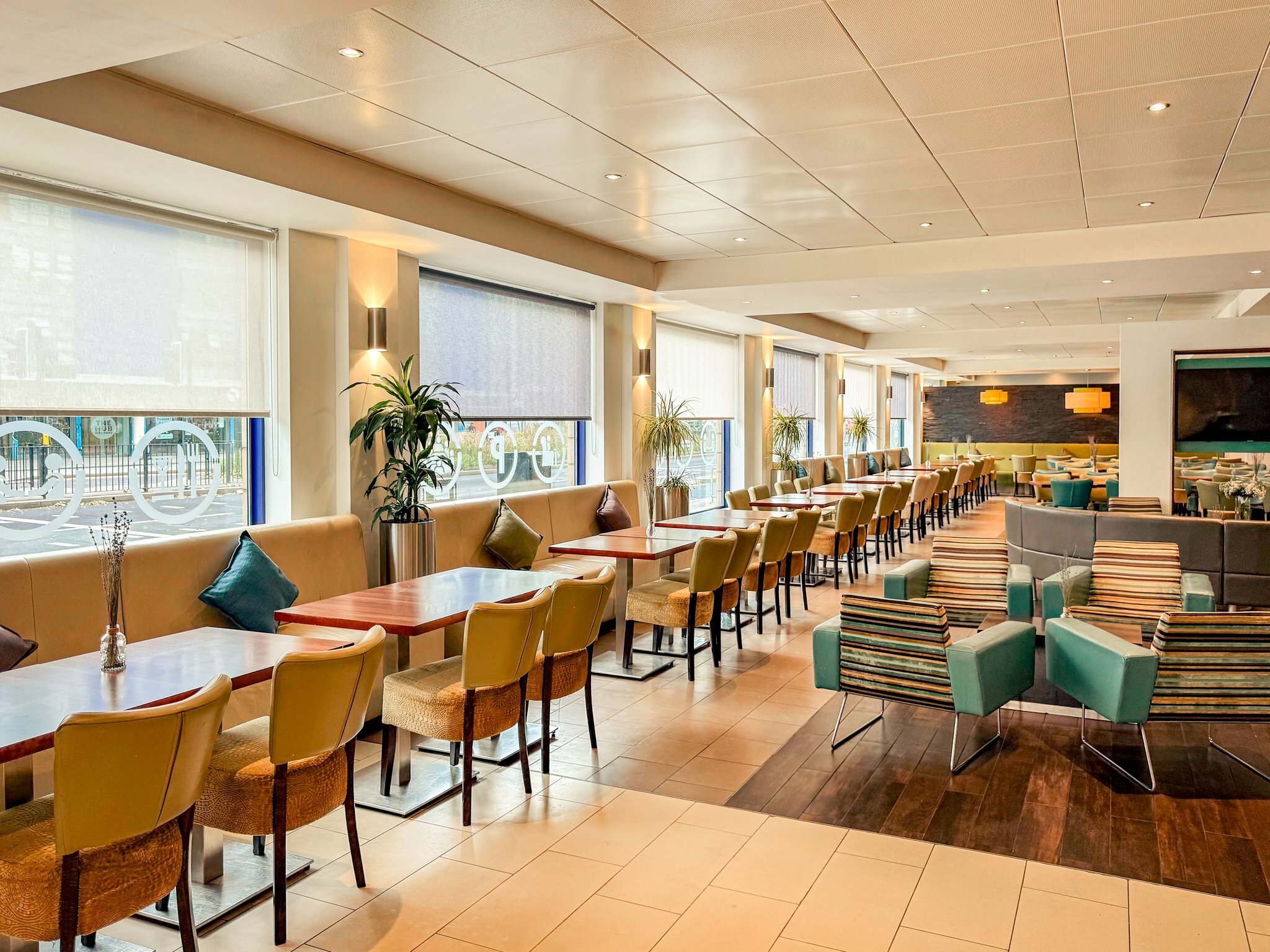 Фото Holiday Inn Express London - Stratford, an Ihg Hotel