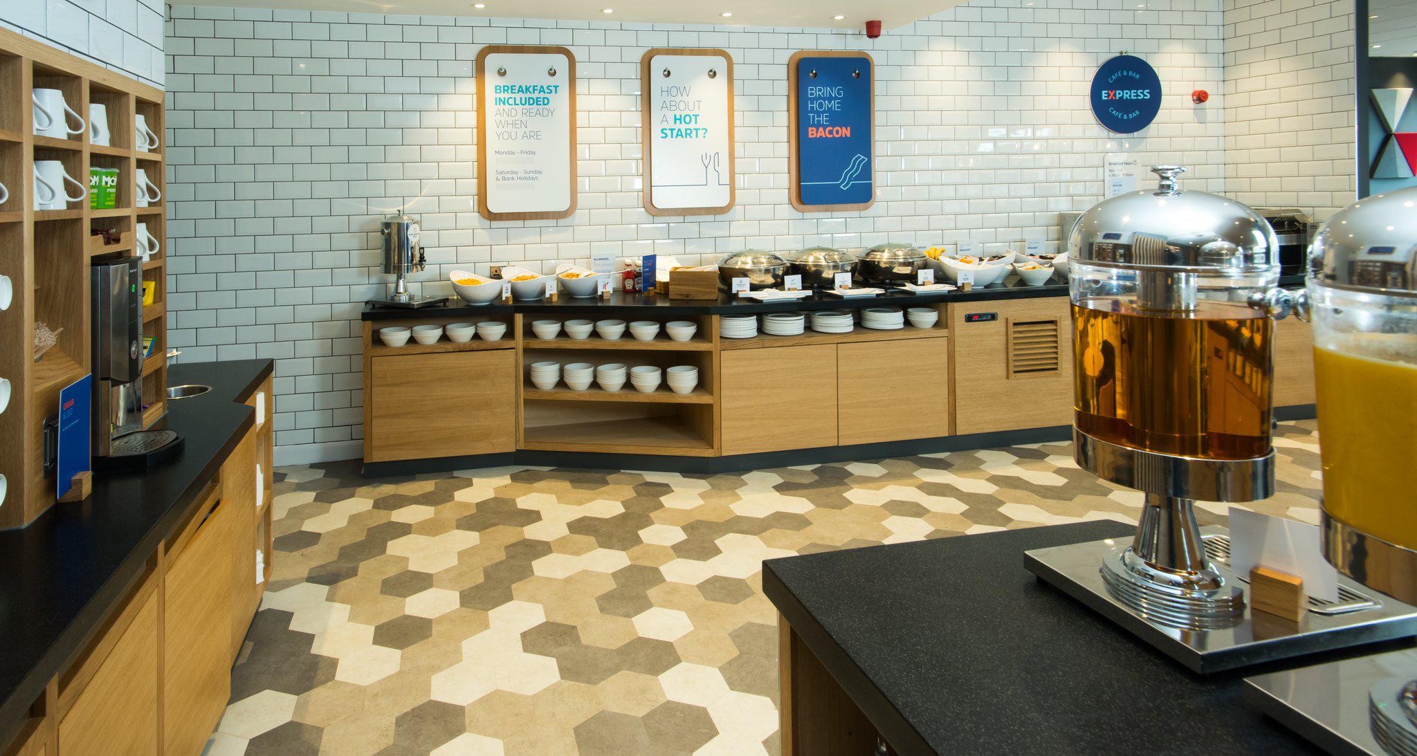 Фото Holiday Inn Express Bristol City Centre by IHG