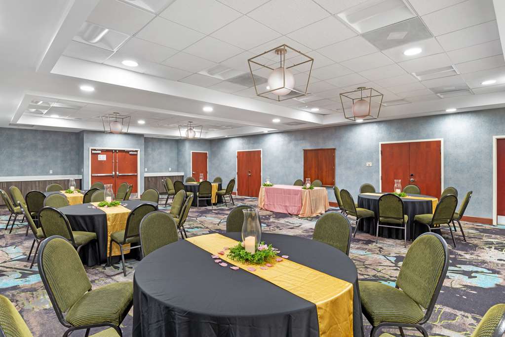 Фото Best Western Premier Richmond City Gateway