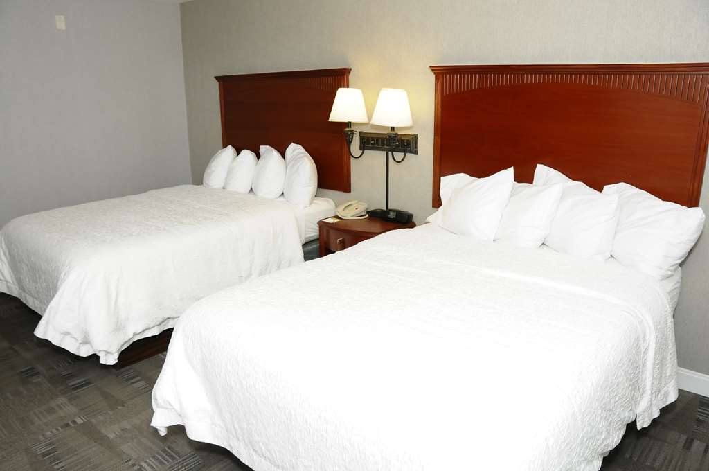 Фото Hampton Inn & Suites Redding