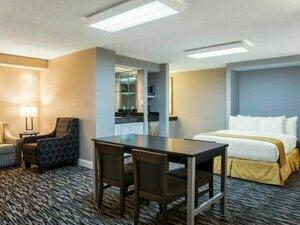 Гостиница Clarion Inn Conference Center Gonzales в Гонсалесе