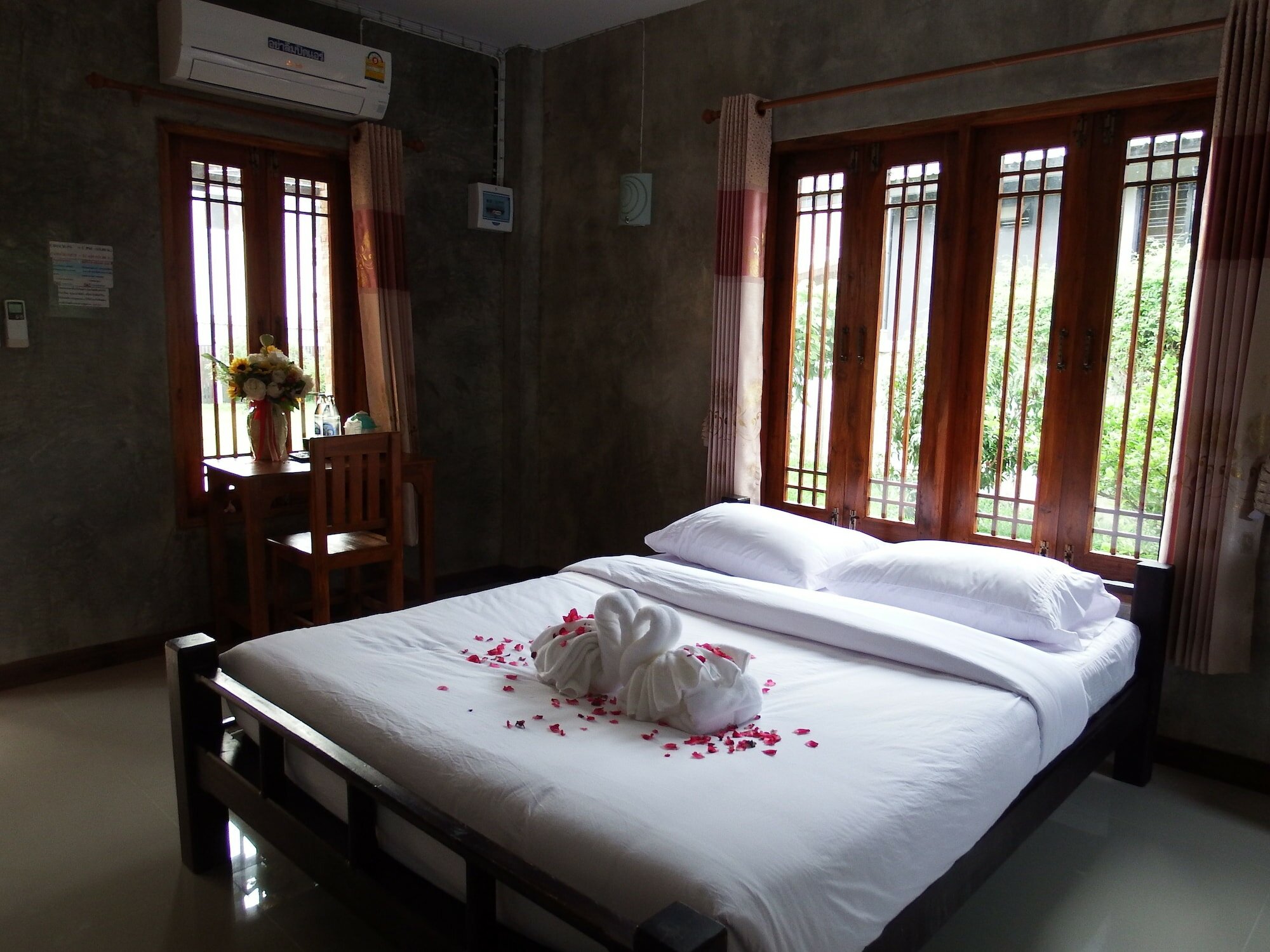 Фото Pon-Pon & Nuan-La-Or