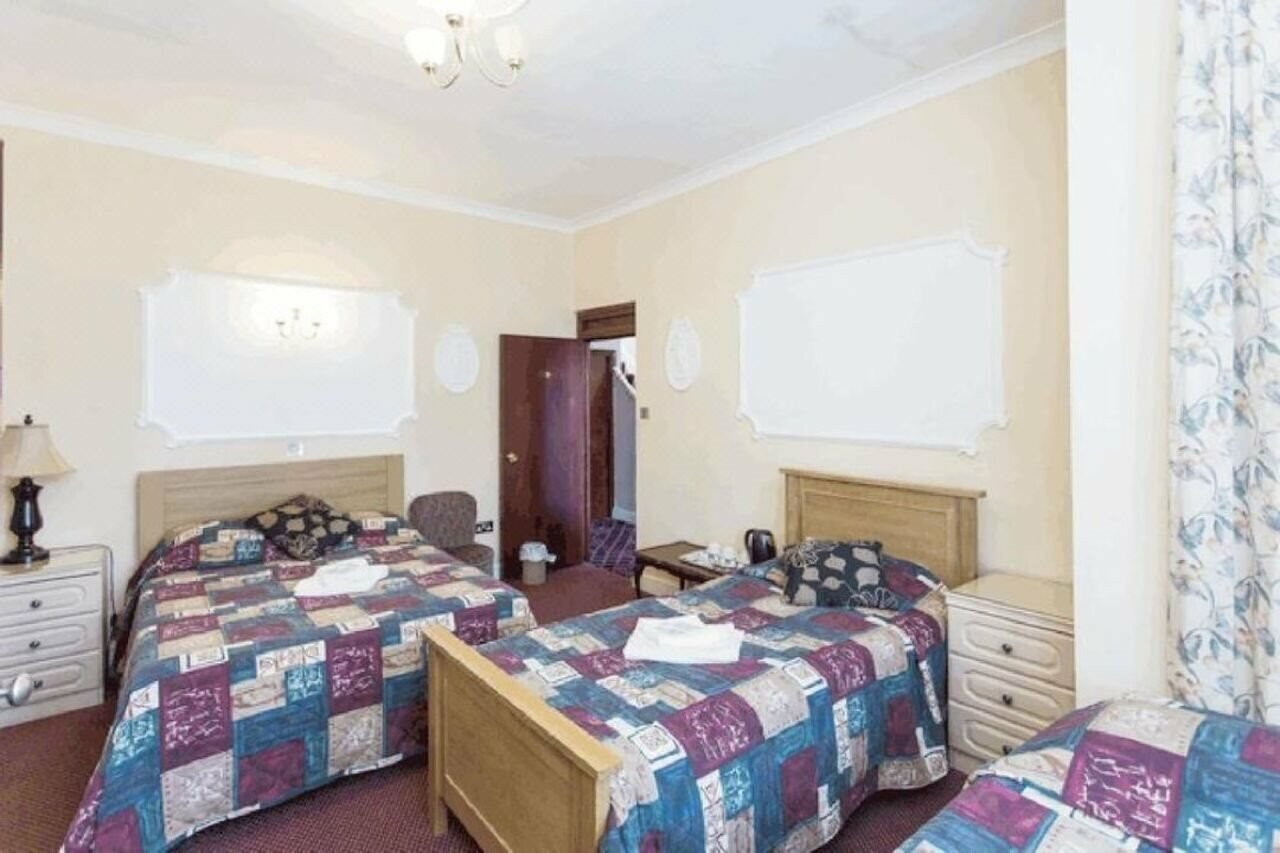 Фото Oyo Ridgeway Hotel