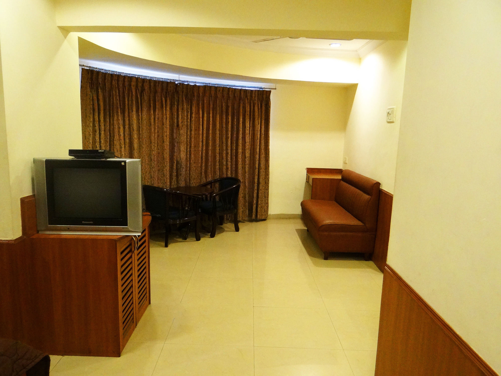 Фото Hotel Lucky Goregaon