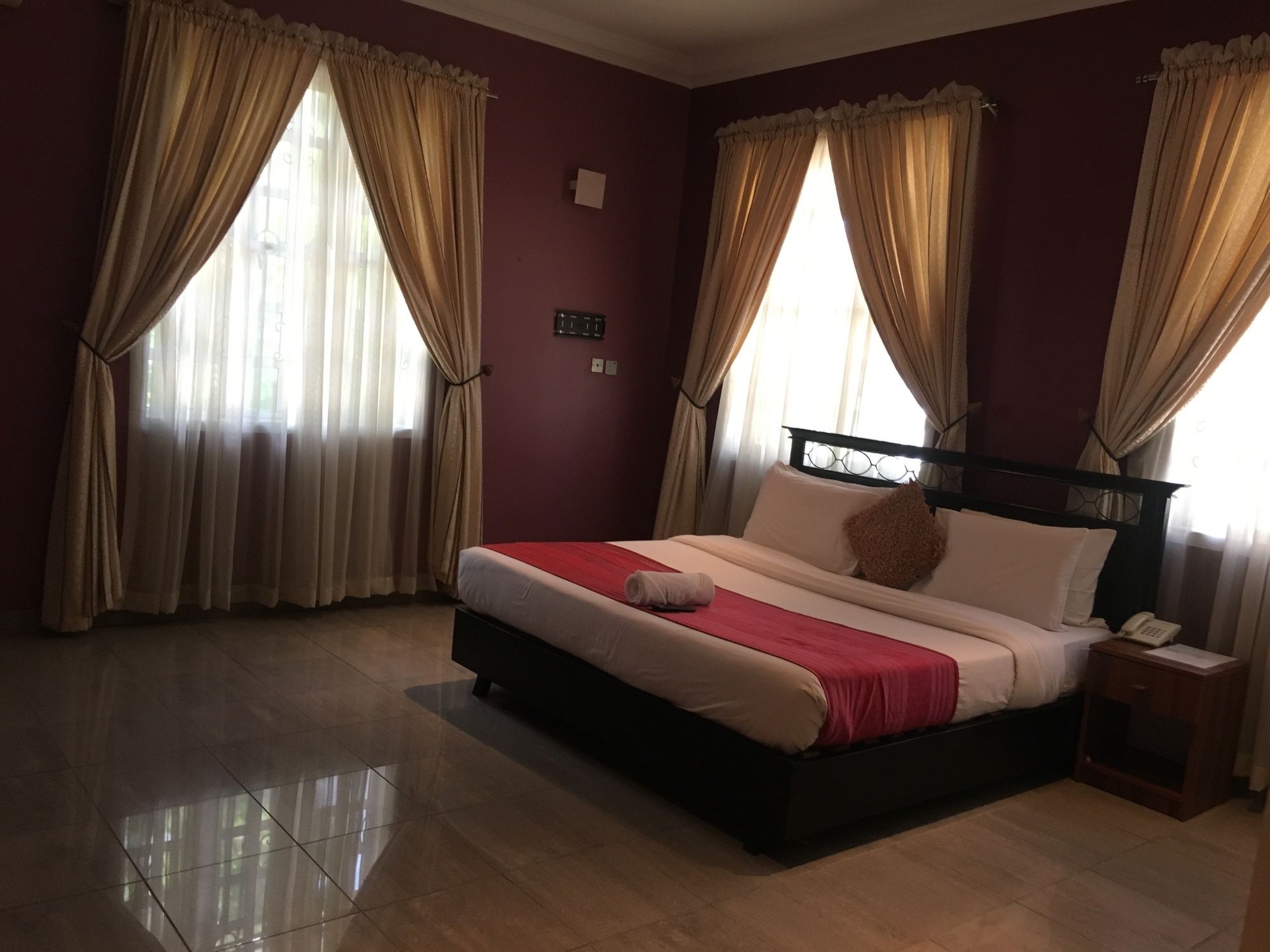 Фото Bates Place Apartments