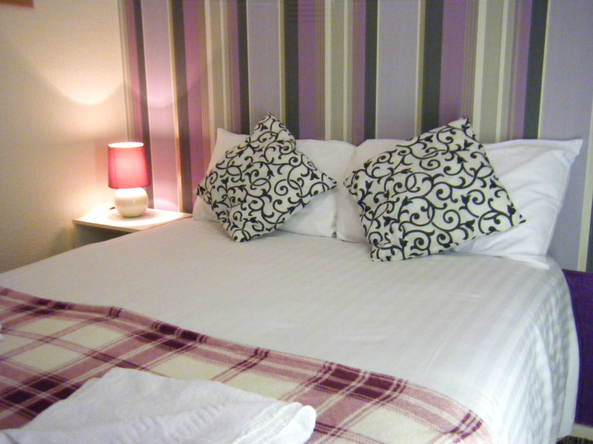 Фото The Feathers Hotel