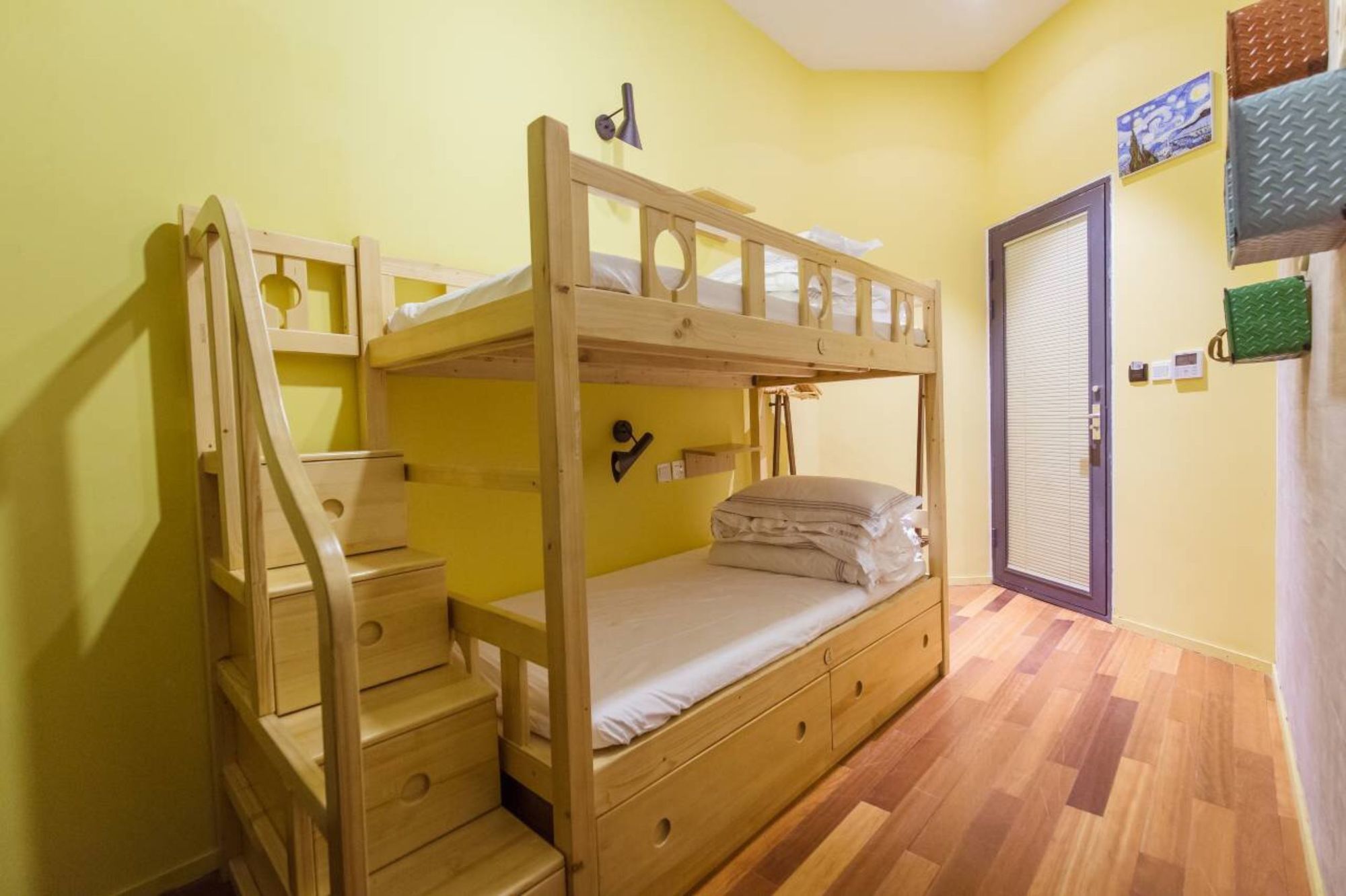 Фото J Trip Youth Hostel