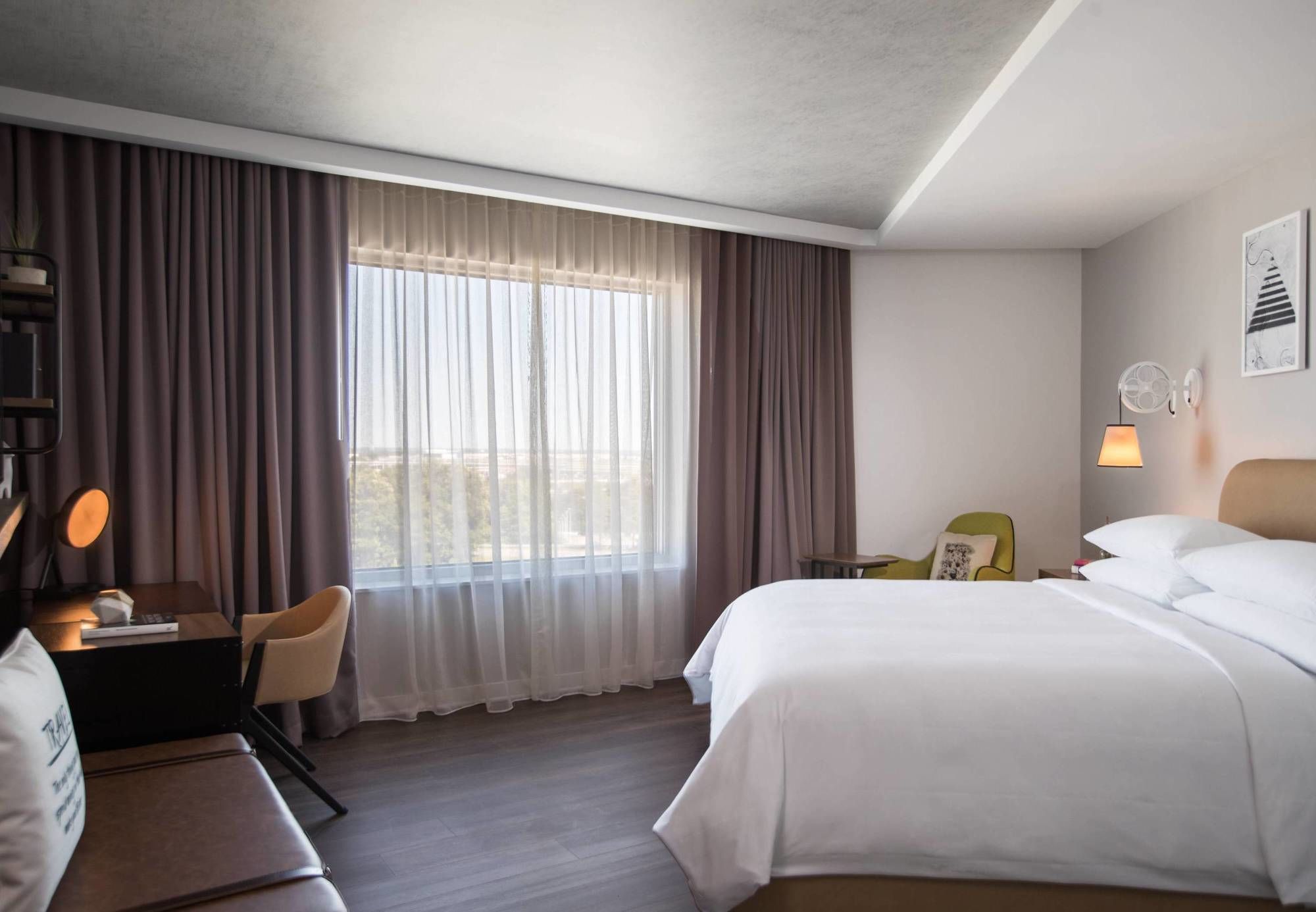 Фото Renaissance Atlanta Airport Gateway Hotel