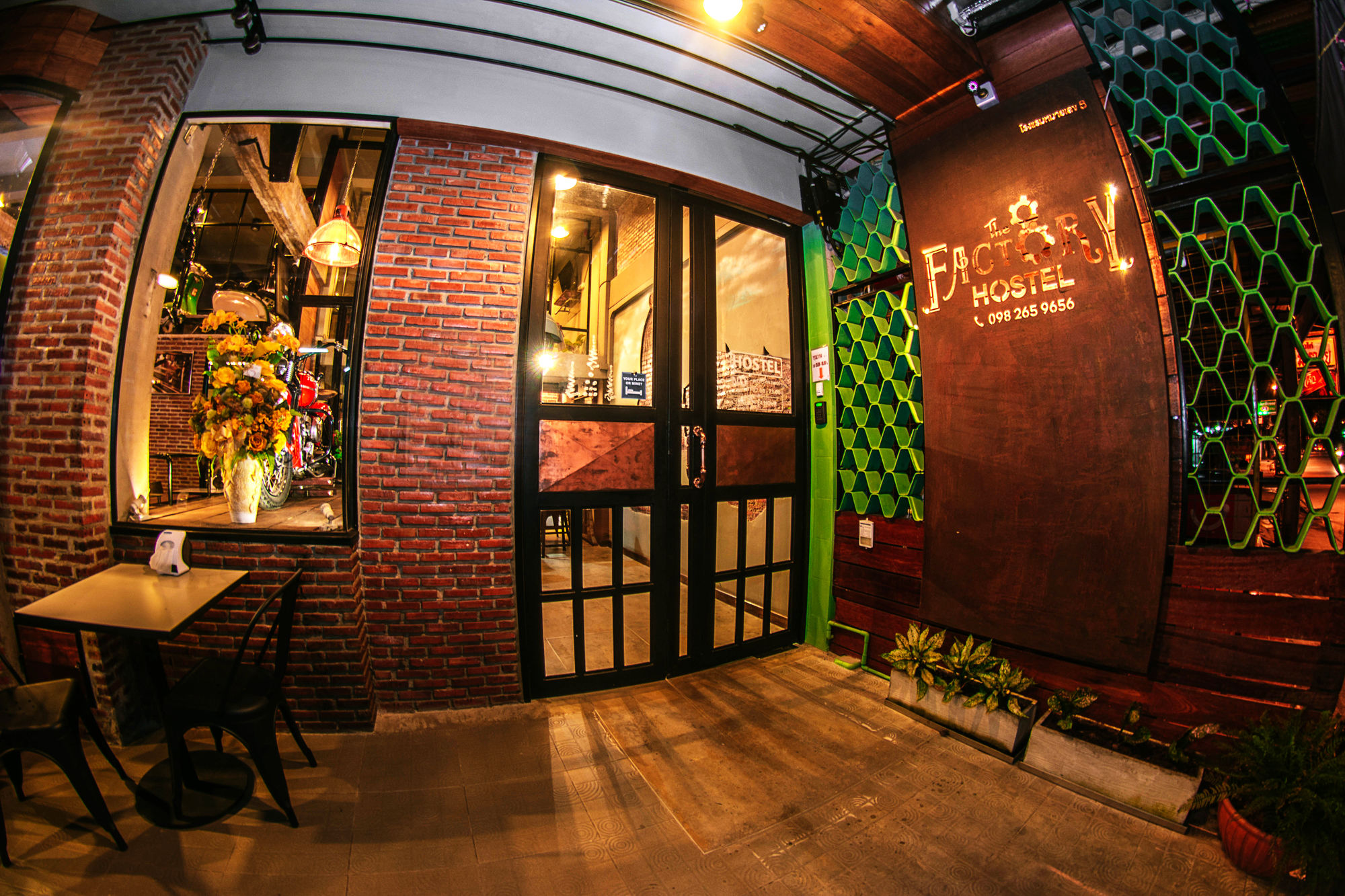 Фото The 8 Factory Hostel Phitsanulok