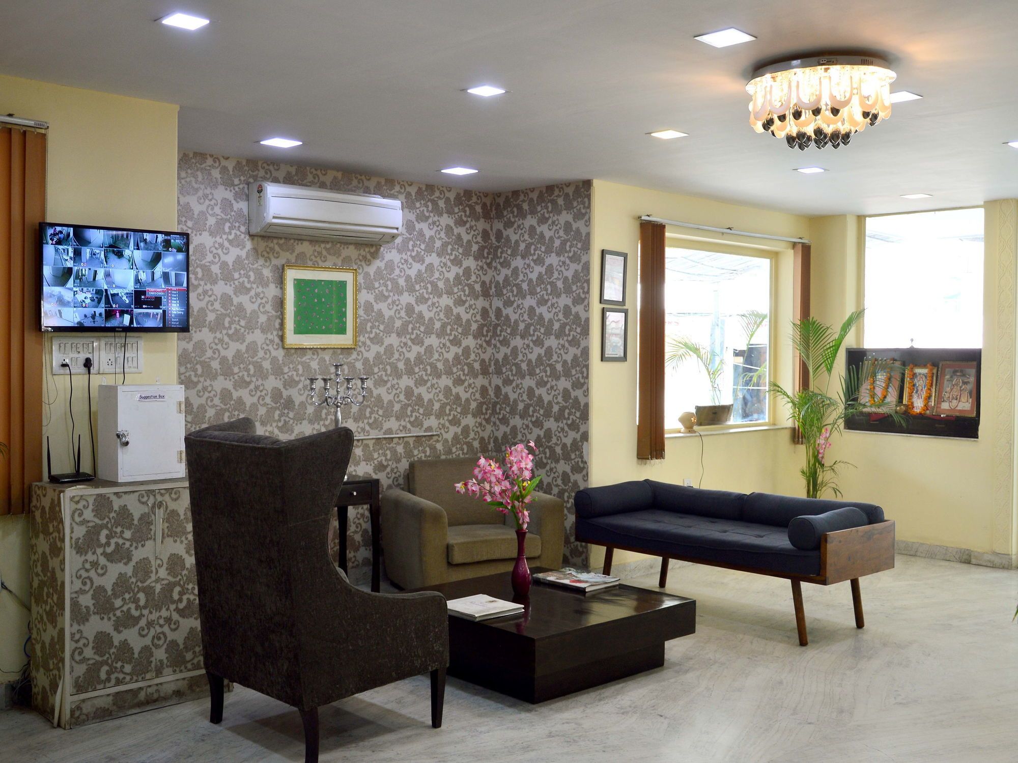 Фото Dodas Palace by ShriGo Hotels
