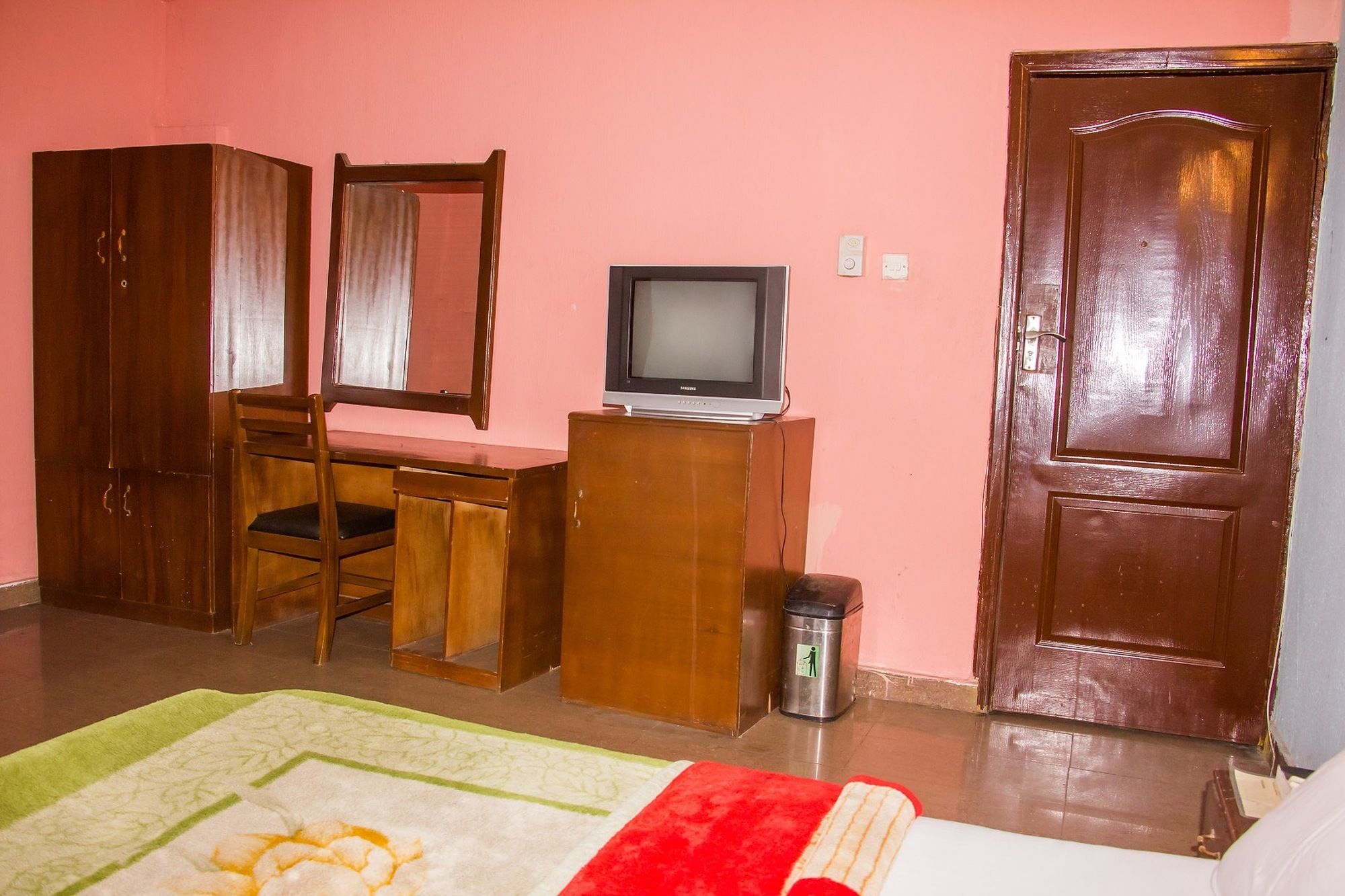 Фото Creme Suites & Hotel