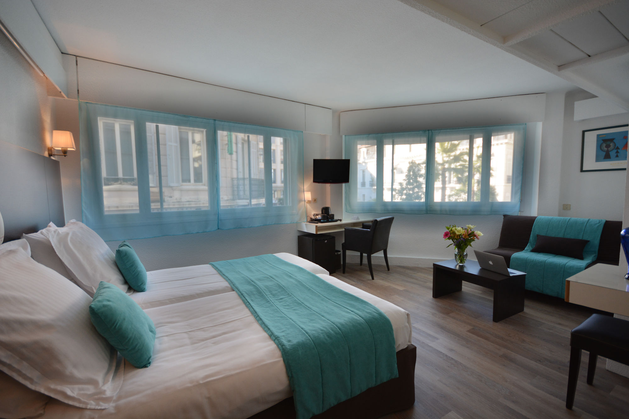 Фото отеля 2