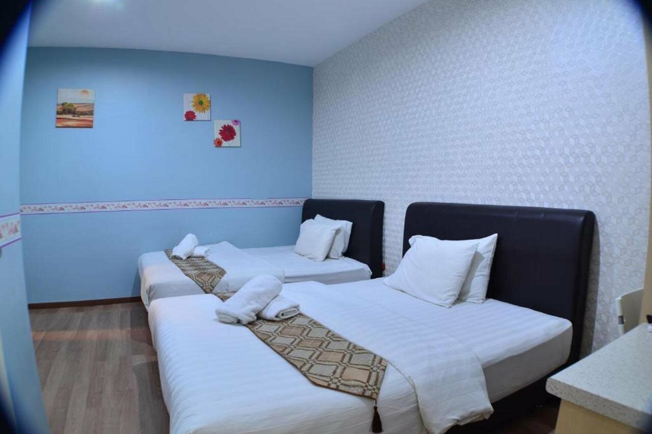 Фото Hotel Zamburger Sungai Besi