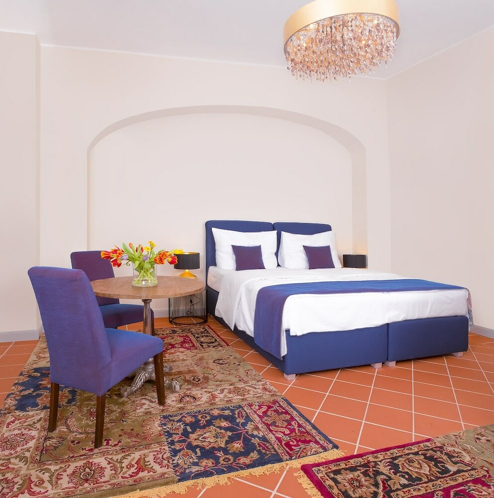 Фото Old Royal Post Hotel