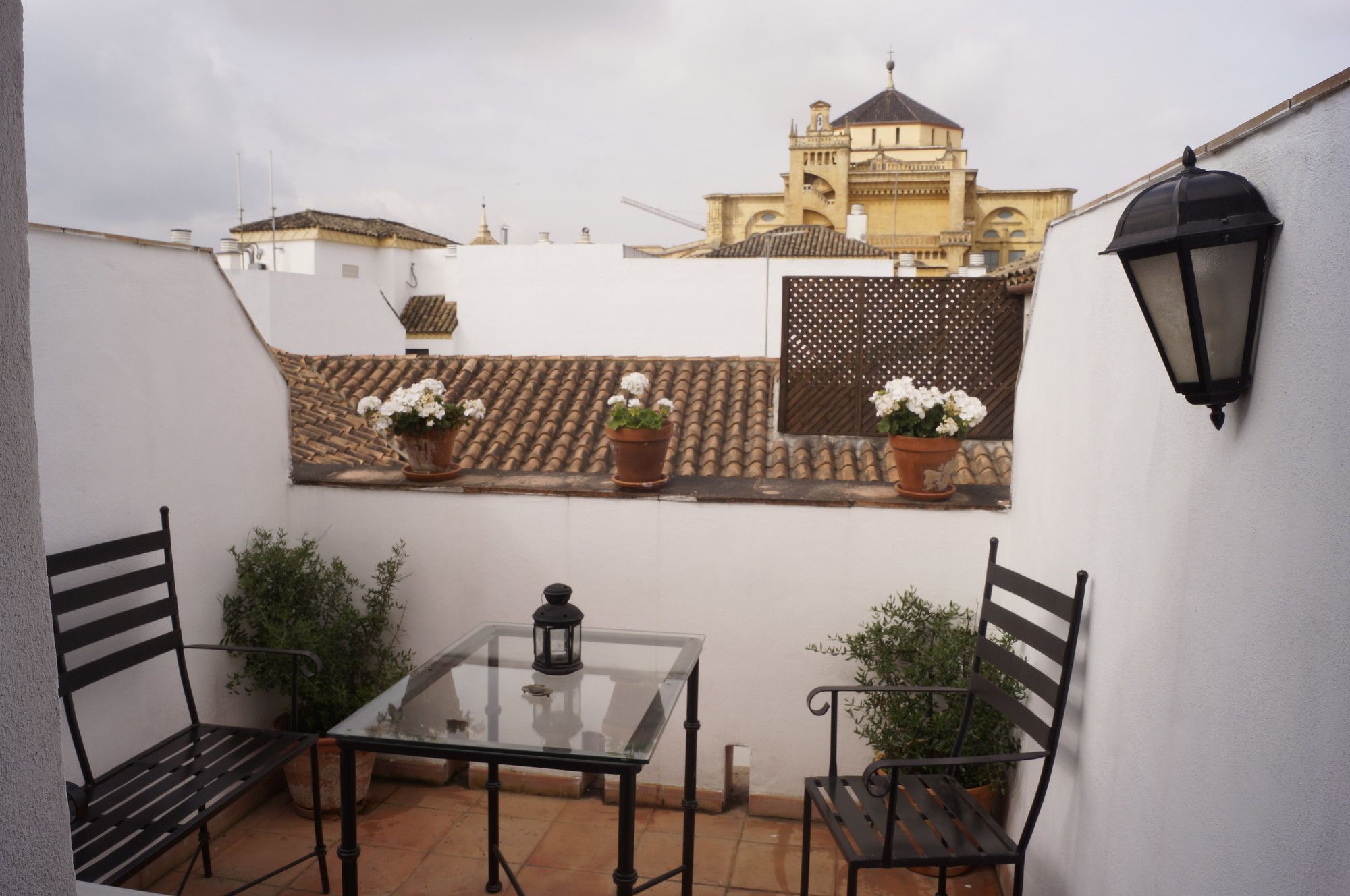 Фото Apartamentos Los Patios de la Judería