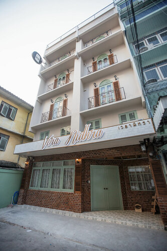 Внешний вид отеля Vera Nidhra - Self check-in after 7pm в Бангкоке, фото 1