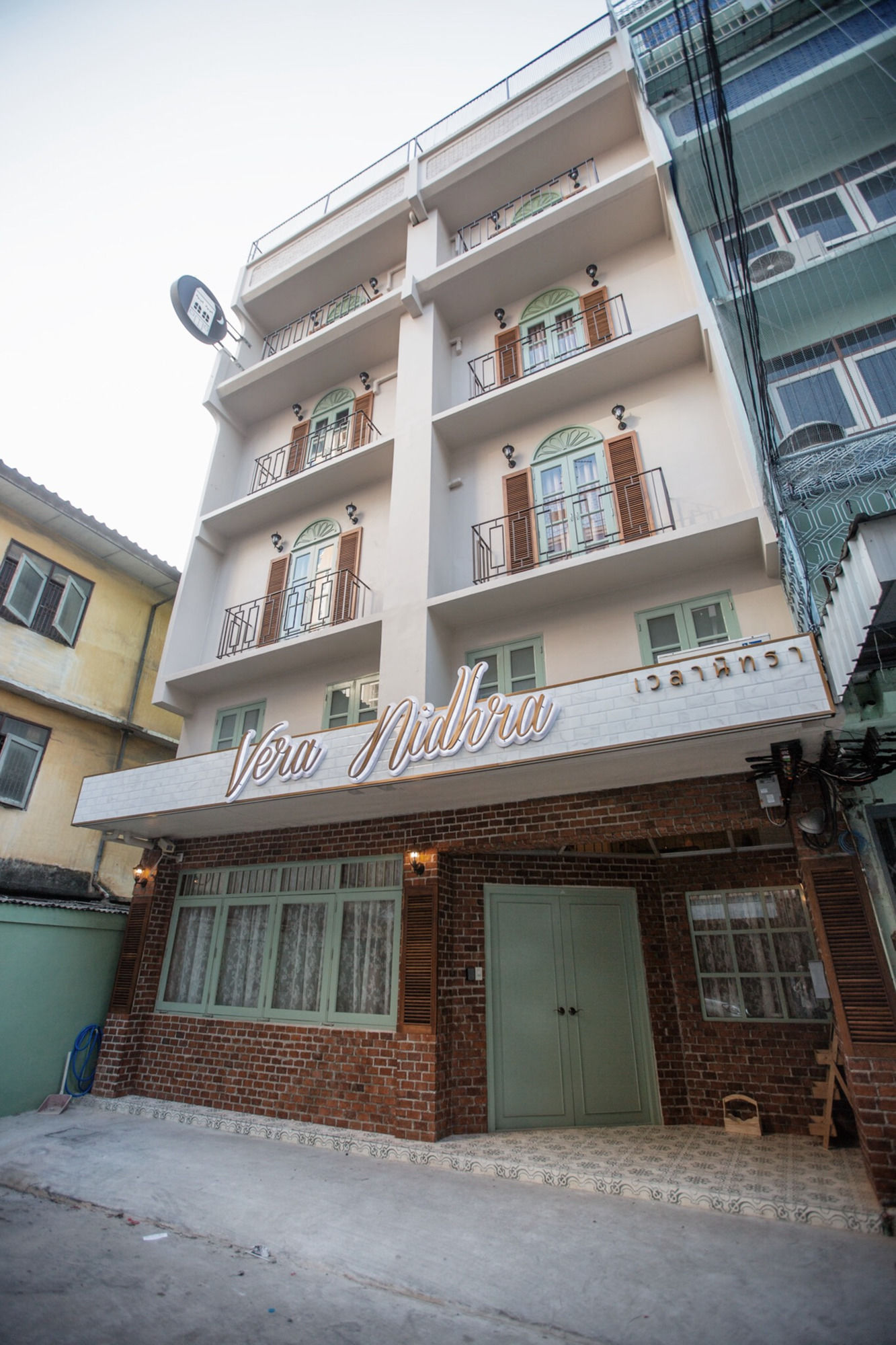 Фото отеля 1