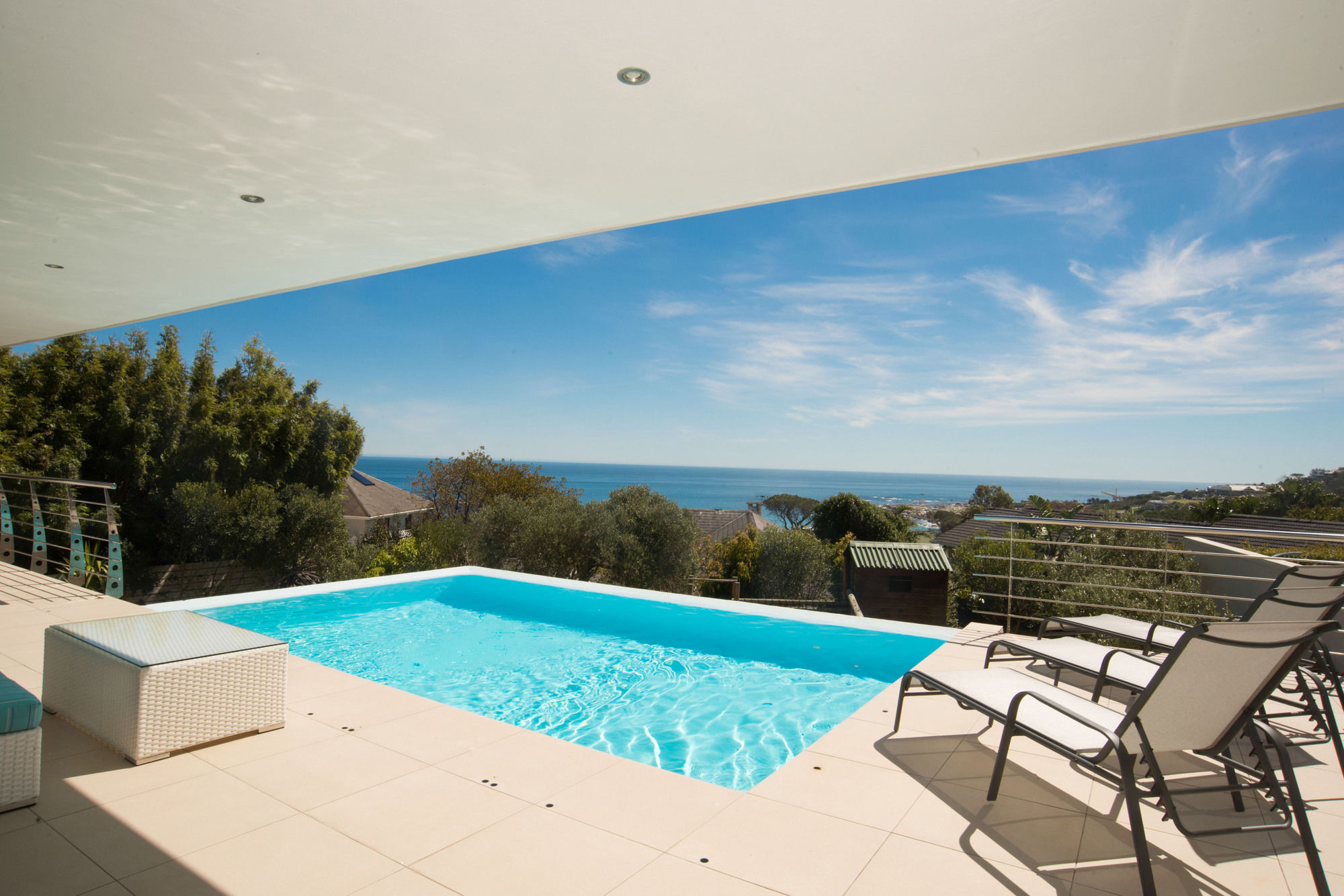 Фото The Blue Emerald