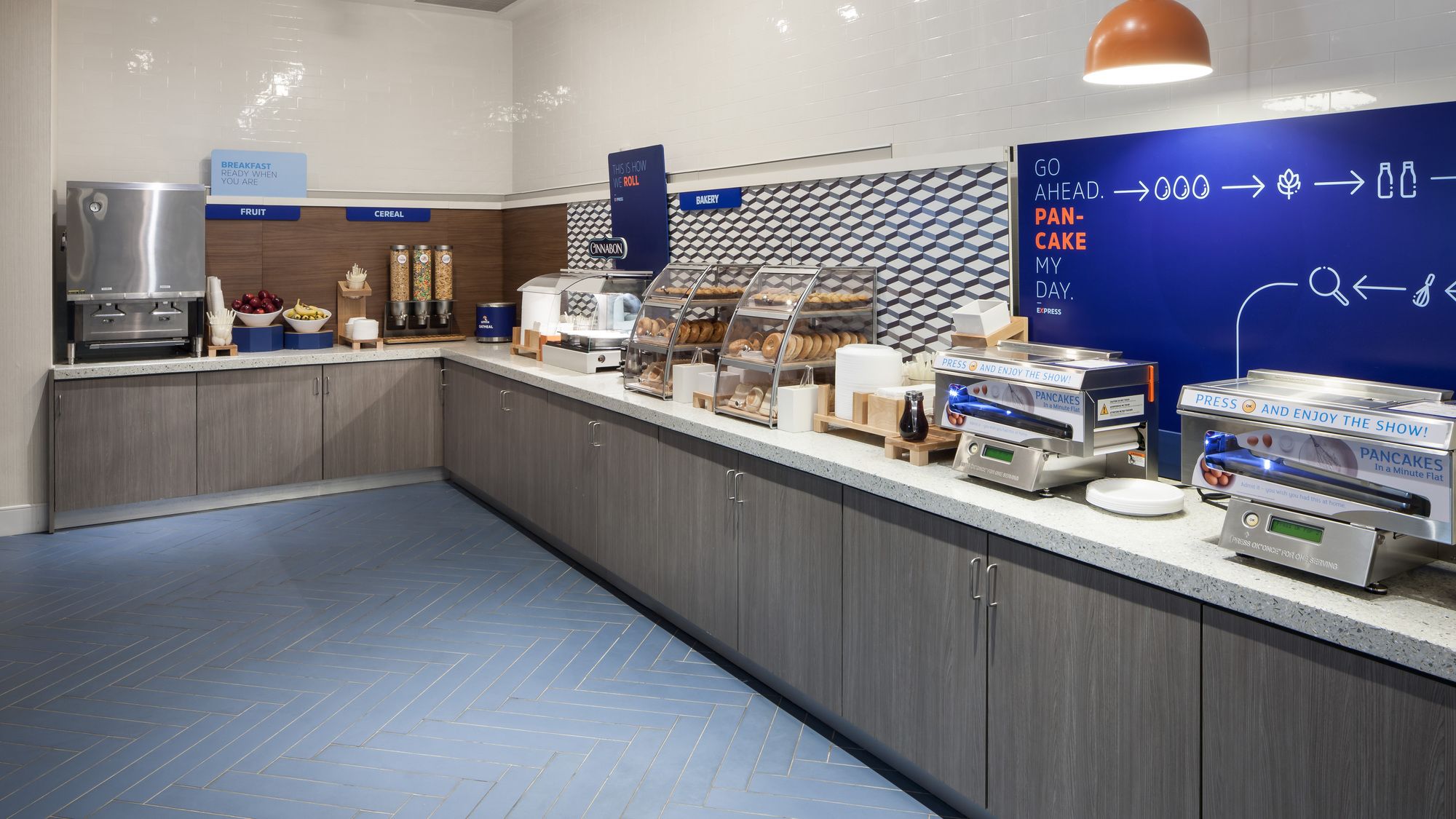 Фото Holiday Inn Express & Suites Orlando at SeaWorld, an Ihg Hotel