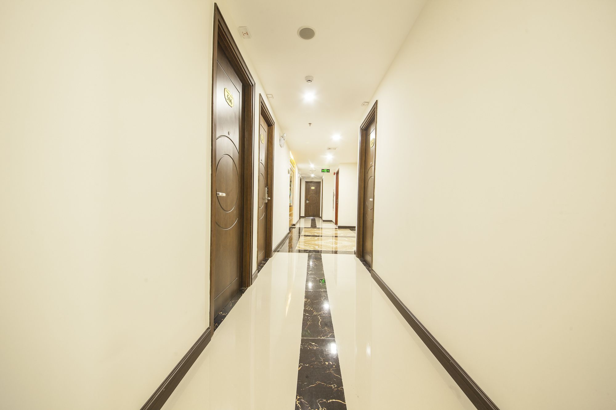 Фото Pariat River Front Hotel