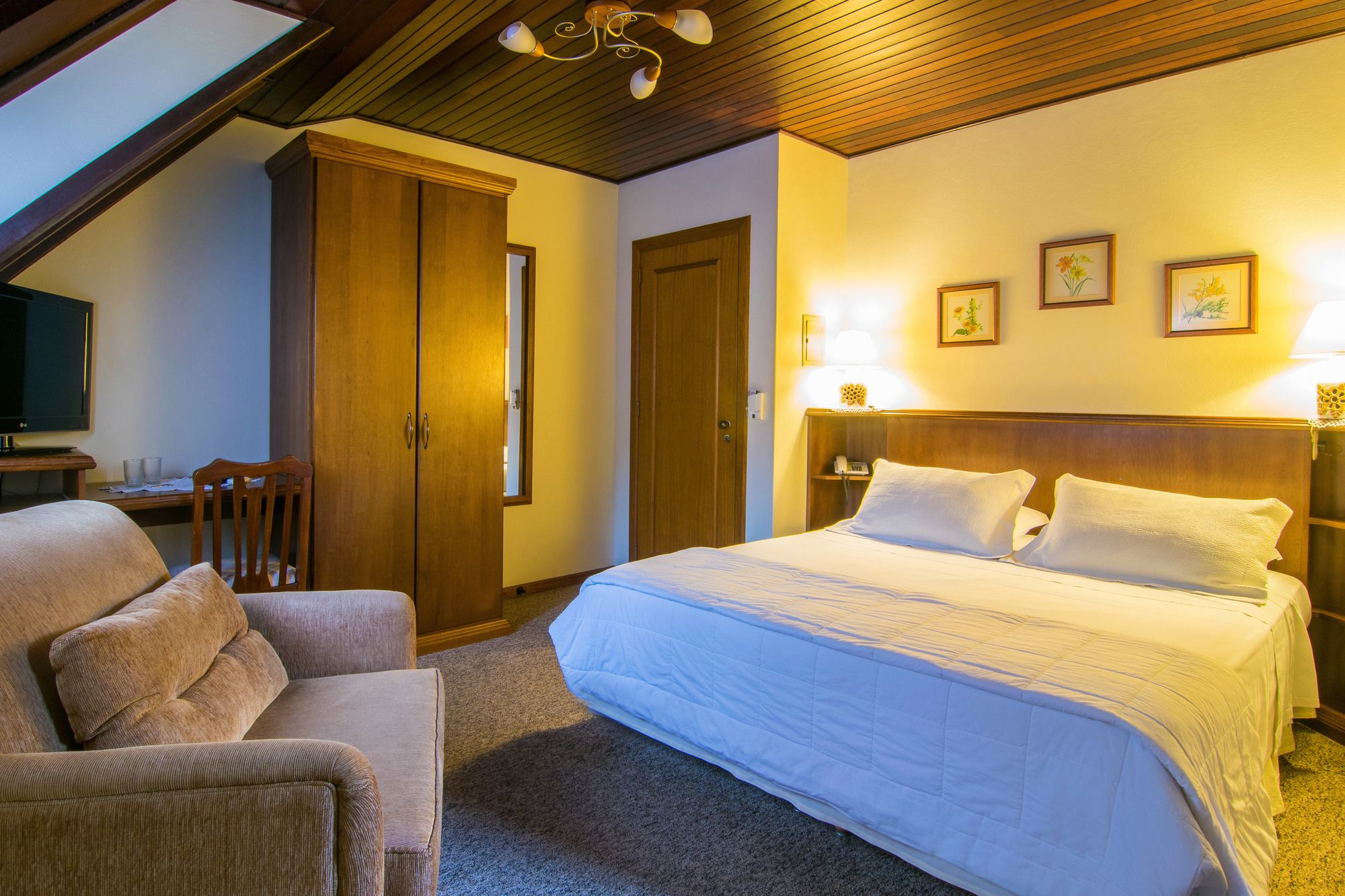 Фото Hotel Azaleia