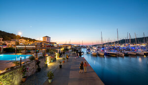 Cesme Marina Yacht Club (İzmir, Cesme District, Musalla Mah., 1016. Sok., 2/13A), bar, pub