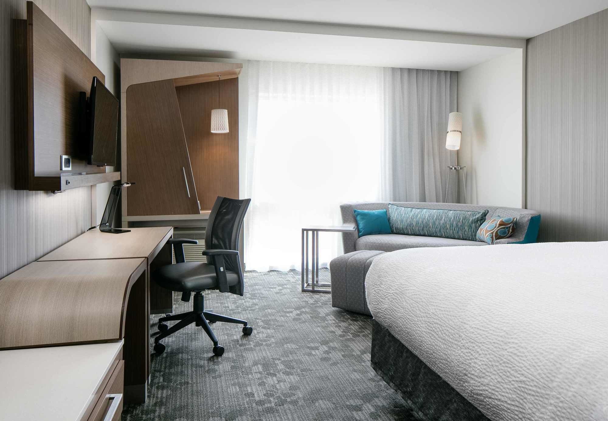 Фото Courtyard by Marriott Omaha Bellevue Beardmore Event Center