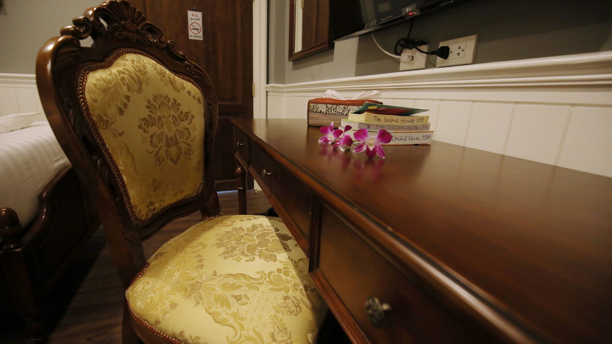 Фото The Orchid House 153