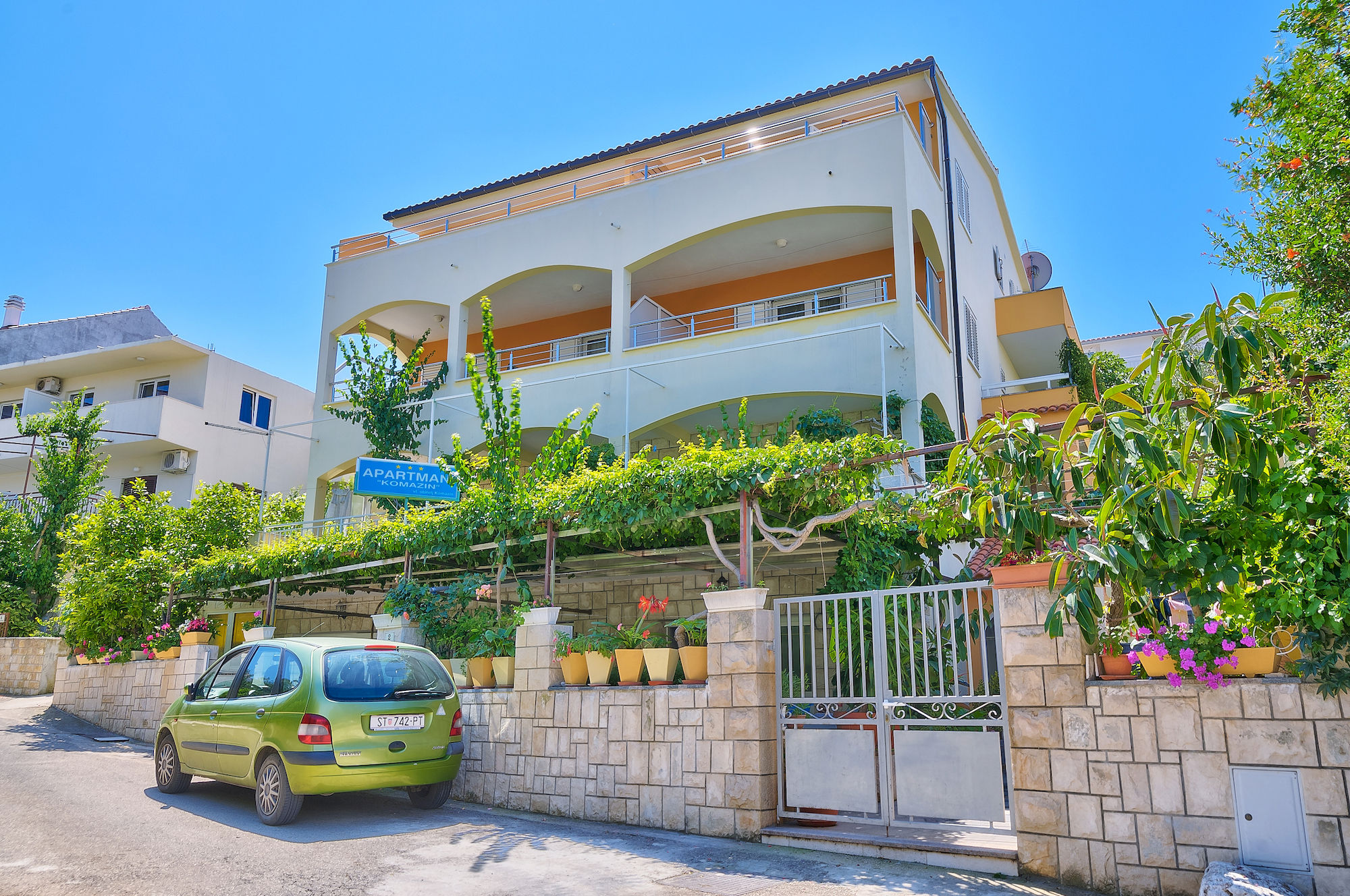 Фото отеля 1