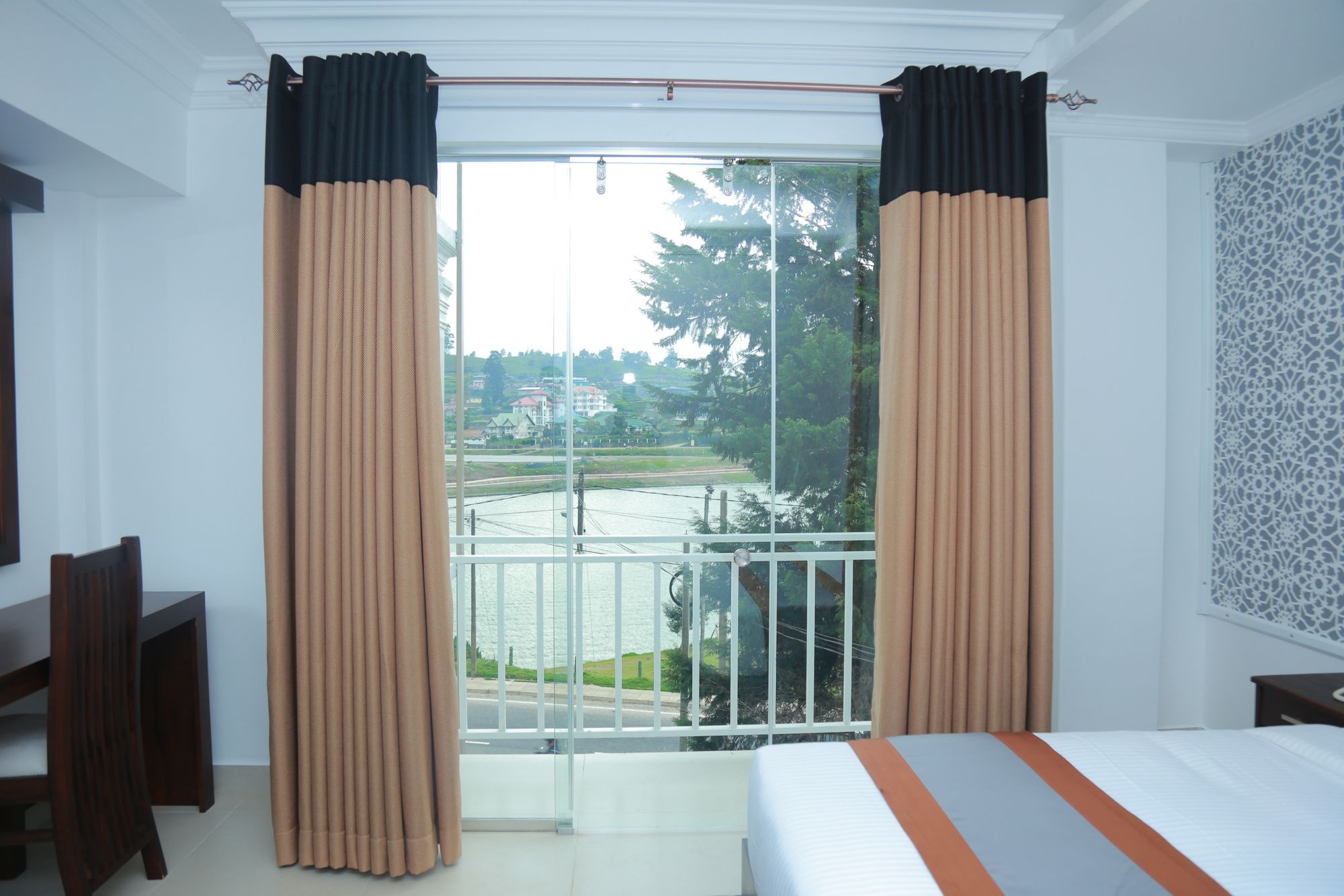 Фото Galaxy Grand Hotel