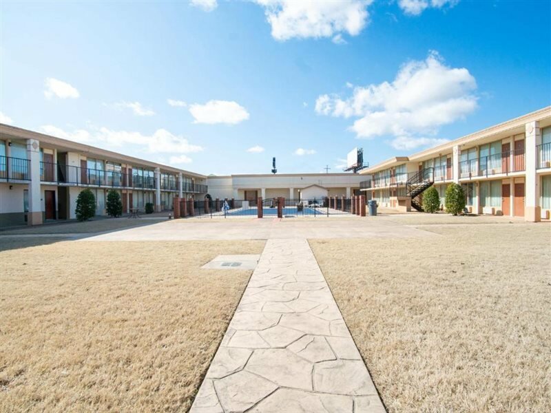 Фото Oyo Hotel Oklahoma City South I-35 and Se 29th