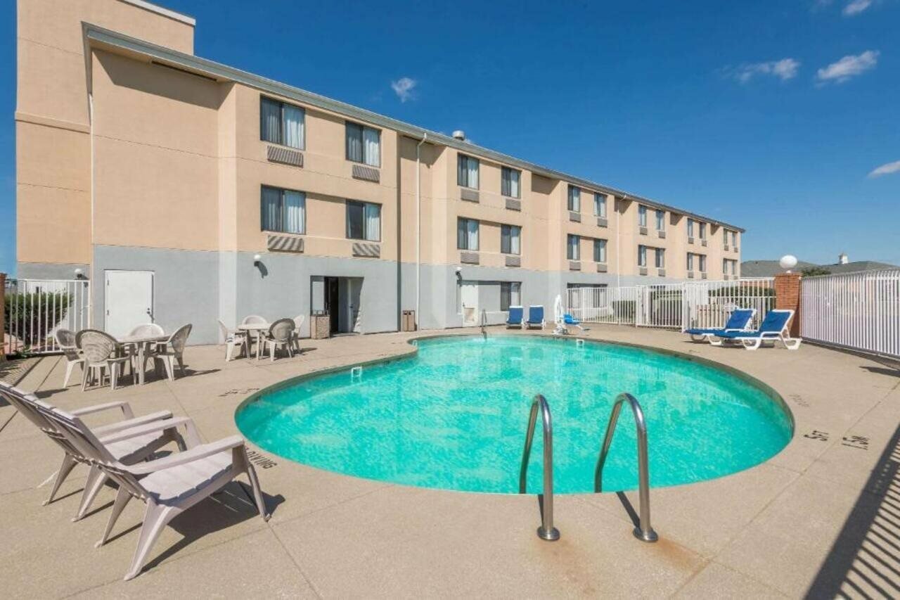 Фото Super 8 by Wyndham Jasper