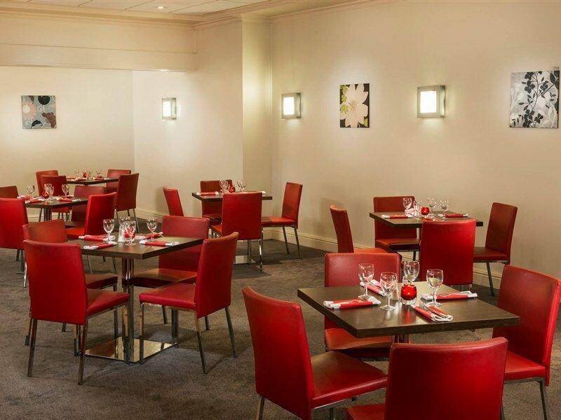 Фото Mercure Cardiff North Hotel