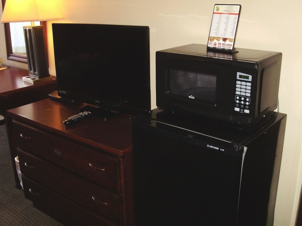 Фото Trade Winds Central Inn